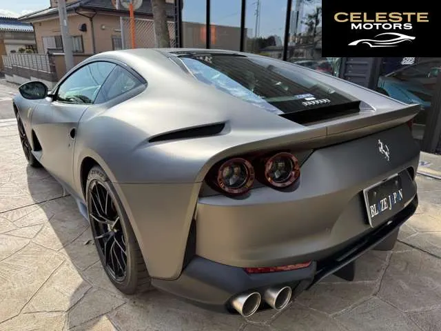 FERRARI 812 Superfast 2020 — photo 6 sur 8