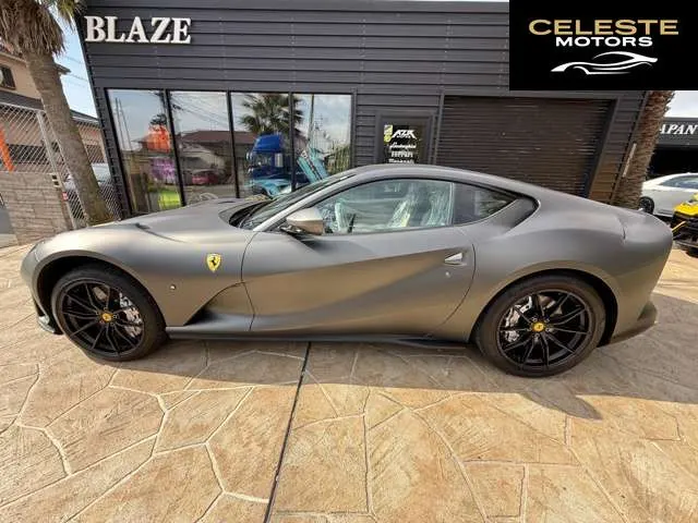 FERRARI 812 Superfast 2020 — photo 7 sur 8