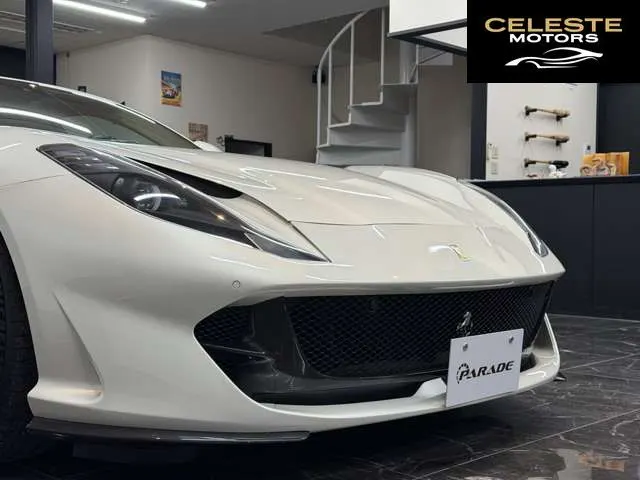 FERRARI 812 Superfast 2020 — photo 5 sur 8