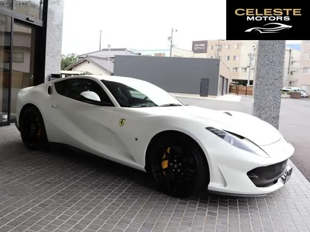 FERRARI 812 Superfast 2020 — photo 7 sur 8