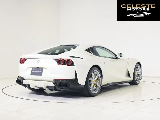 FERRARI 812 Superfast 2020 — photo 4 sur 8