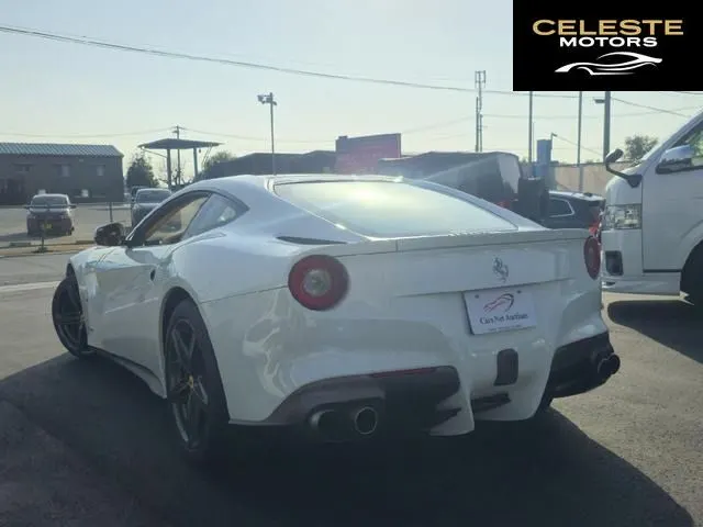 FERRARI F12 Berlinetta 2013 — photo 3 sur 8