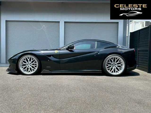 FERRARI F12 Berlinetta 2013 — photo 8 sur 8