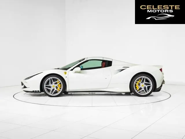 FERRARI F8 Spider 2022 — photo 5 sur 8