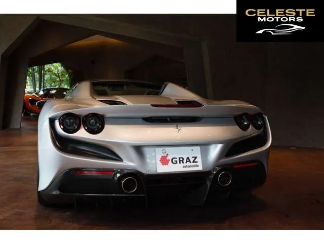 FERRARI F8 Spider 2021 — photo 3 sur 8