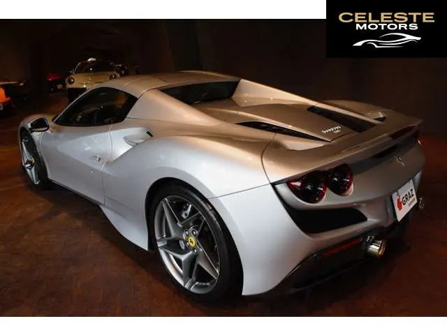 FERRARI F8 Spider 2021 — photo 5 sur 8