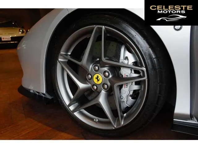 FERRARI F8 Spider 2021 — photo 6 sur 8