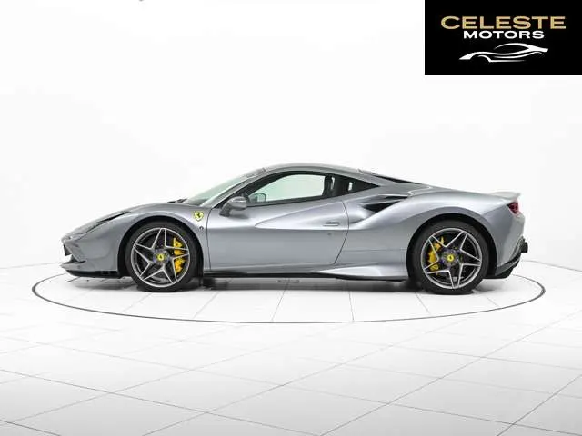 FERRARI F8 Tributo 2022 — photo 4 sur 8