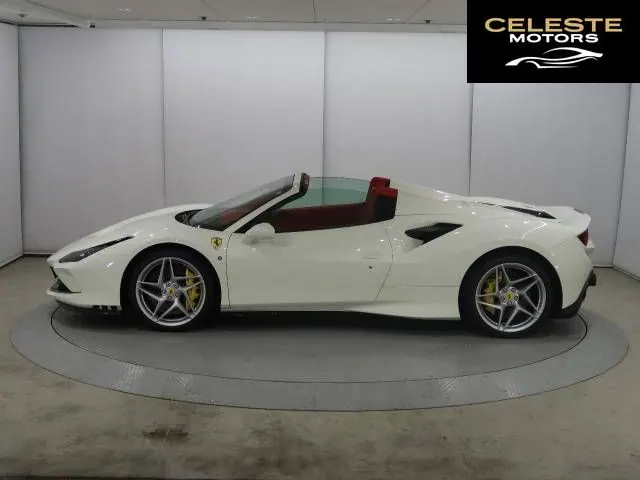 FERRARI F8 Spider 2021 — photo 4 sur 8