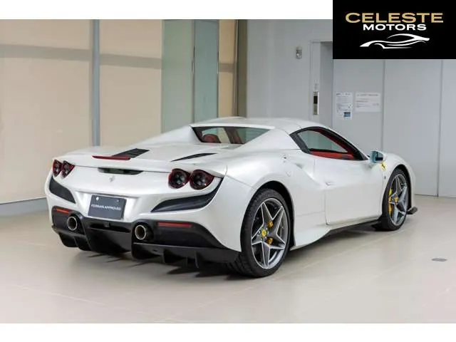 FERRARI F8 Spider 2022 — photo 4 sur 8