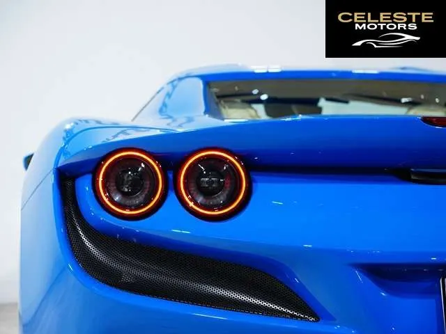 FERRARI F8 Spider 2023 — photo 7 sur 8