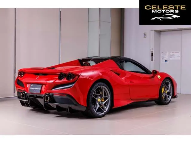 FERRARI F8 Spider 2022 — photo 5 sur 8
