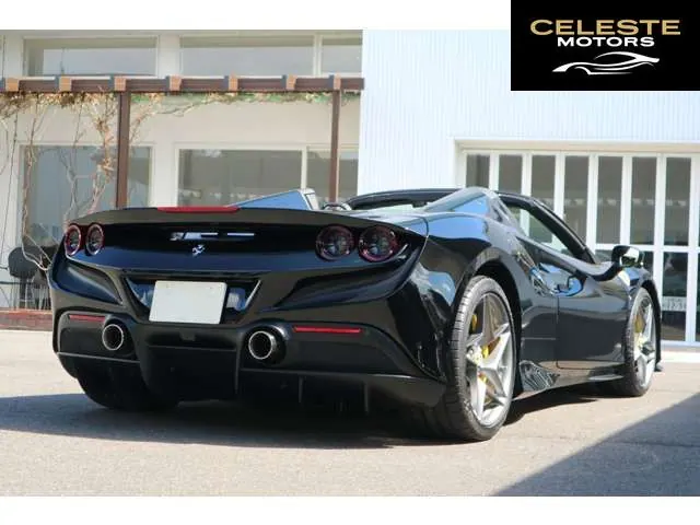 FERRARI F8 Spider 2021 — photo 2 sur 8