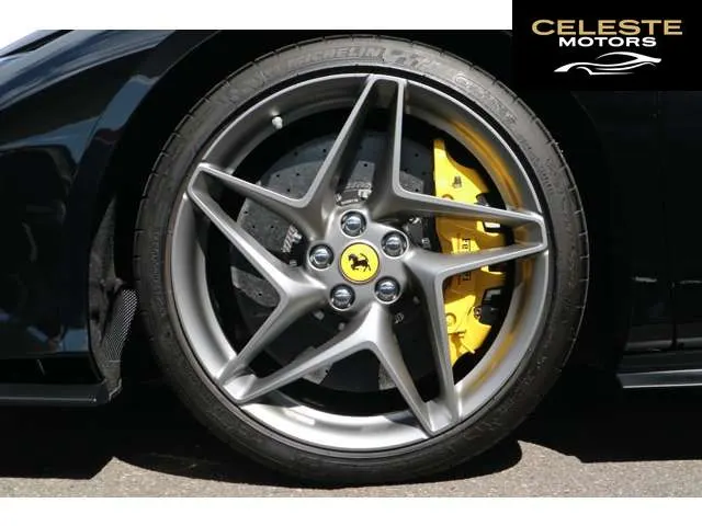 FERRARI F8 Spider 2021 — photo 6 sur 8