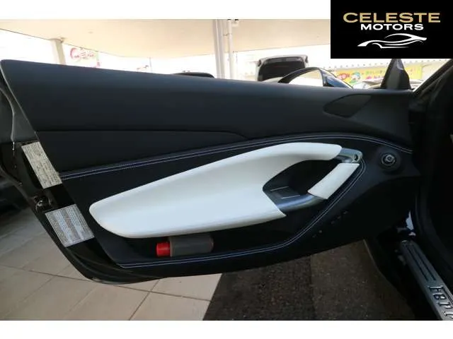 FERRARI F8 Spider 2021 — photo 8 sur 8