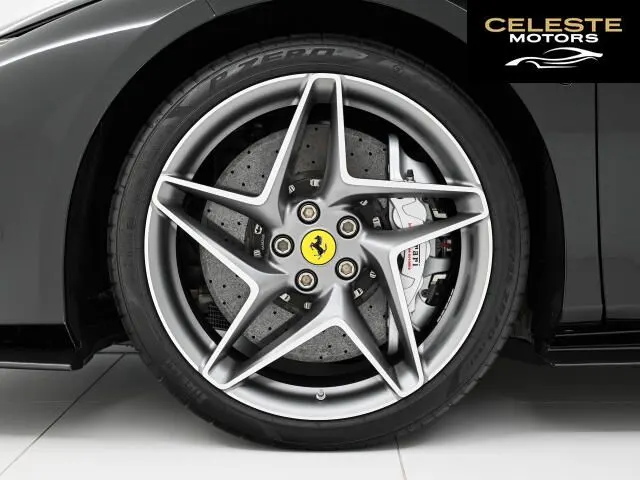 FERRARI F8 Spider 2021 — photo 5 sur 8