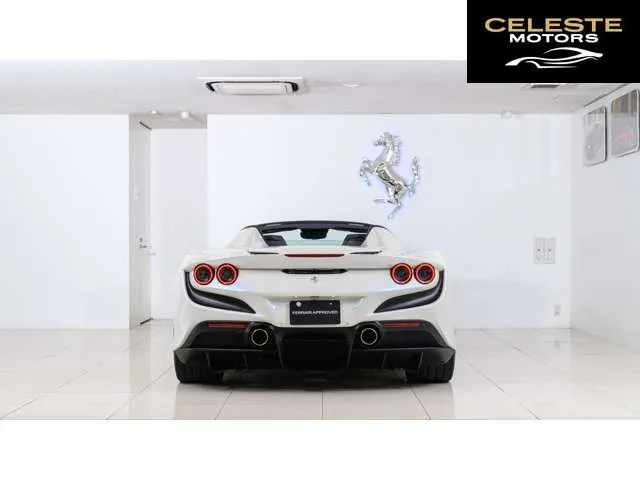 FERRARI F8 Spider 2021 — photo 1 sur 8