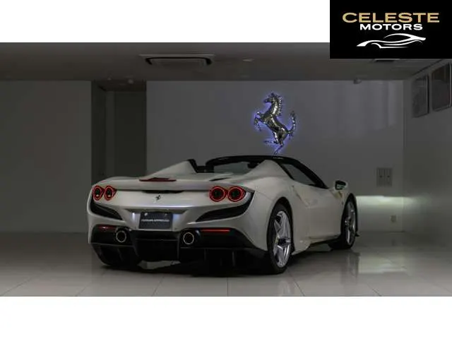 FERRARI F8 Spider 2021 — photo 6 sur 8