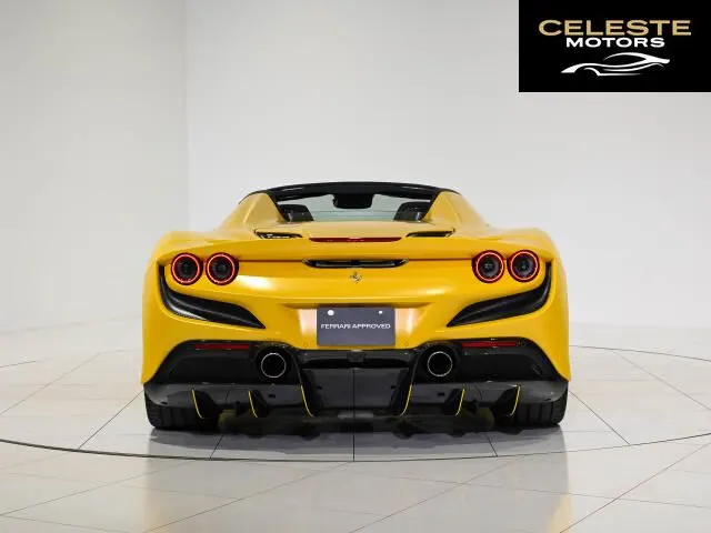 FERRARI F8 Spider 2022 — photo 6 sur 8