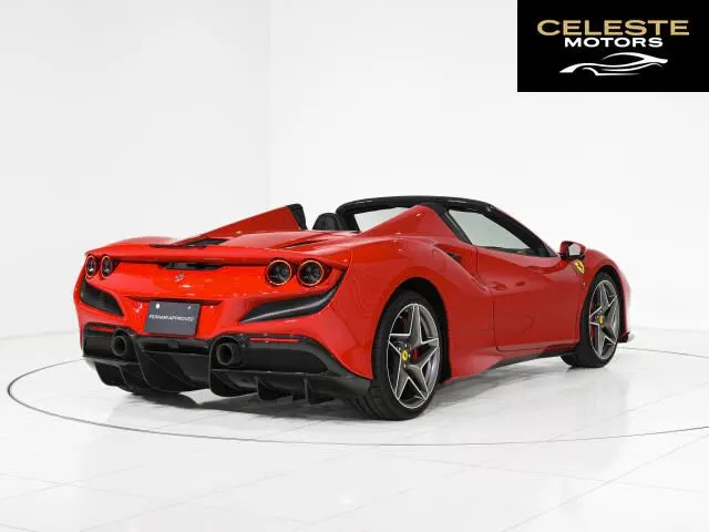 FERRARI F8 Spider 2023 — photo 6 sur 8