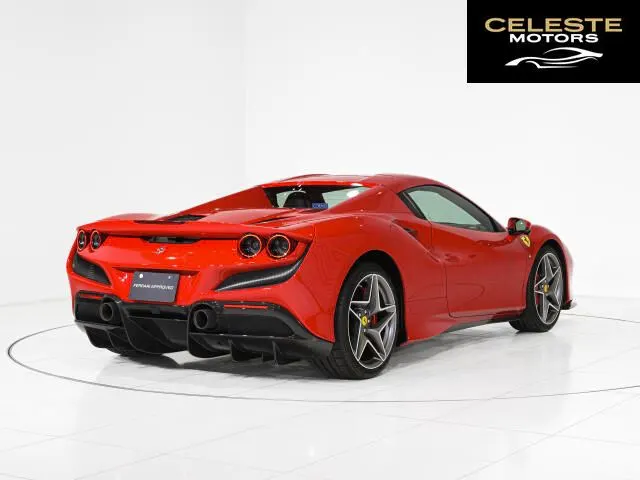 FERRARI F8 Spider 2023 — photo 7 sur 8
