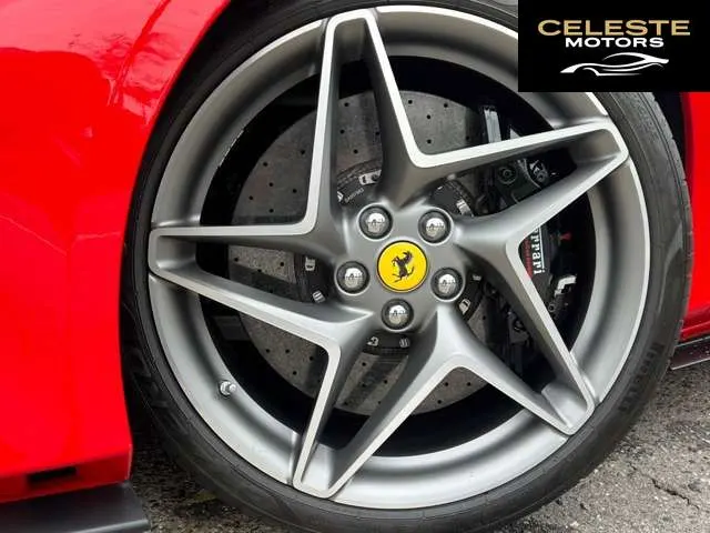 FERRARI F8 Tributo 2021 — photo 8 sur 8