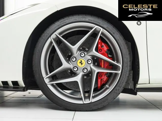 FERRARI F8 Spider 2020 — photo 5 sur 8