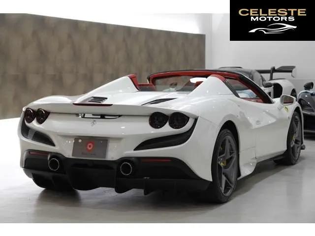 FERRARI F8 Spider 2022 — photo 4 sur 8