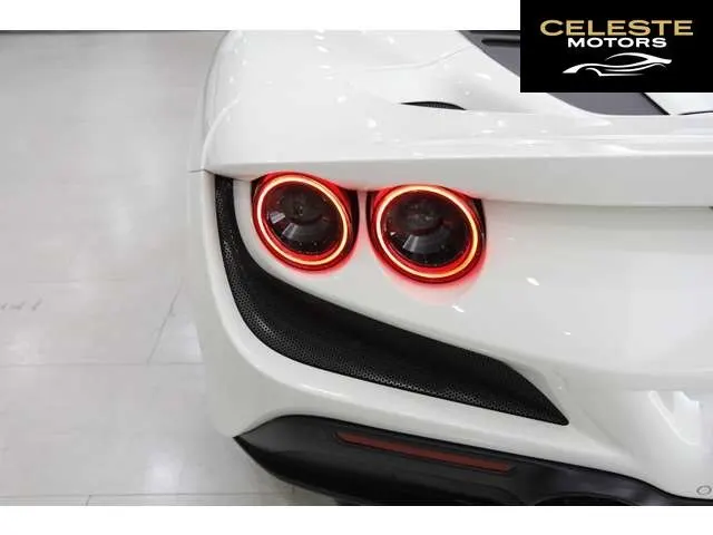 FERRARI F8 Spider 2022 — photo 8 sur 8