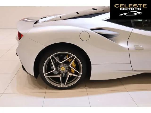 FERRARI F8 Tributo 2022 — photo 5 sur 8