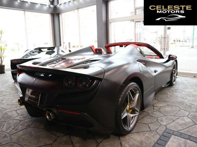 FERRARI F8 Spider 2022 — photo 3 sur 8