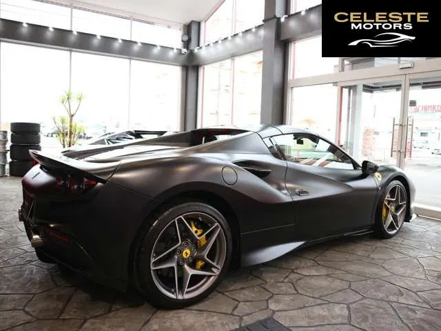 FERRARI F8 Spider 2022 — photo 6 sur 8