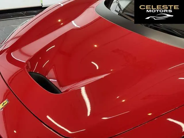 FERRARI F8 Spider 2022 — photo 6 sur 8