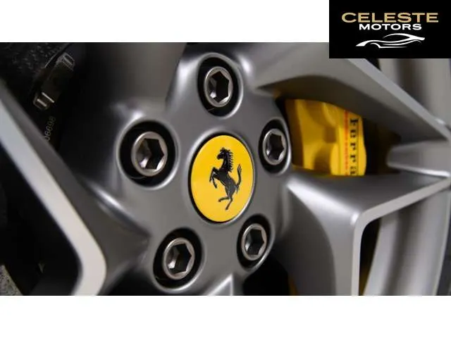 FERRARI F8 Tributo 2020 — photo 8 sur 8