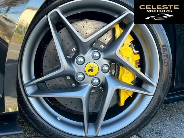FERRARI F8 Spider 2022 — photo 5 sur 8