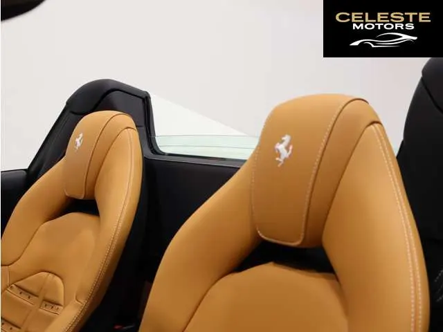FERRARI F8 Spider 2023 — photo 4 sur 8