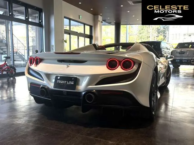 FERRARI F8 Spider 2021 — photo 6 sur 8