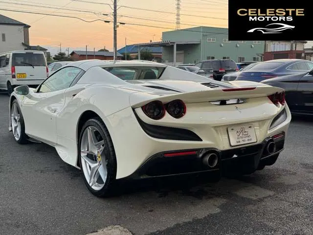 FERRARI F8 Spider 2022 — photo 4 sur 8