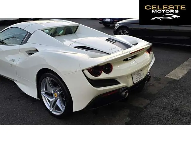 FERRARI F8 Spider 2022 — photo 6 sur 8