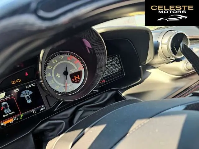 FERRARI F8 Spider 2020 — photo 4 sur 8