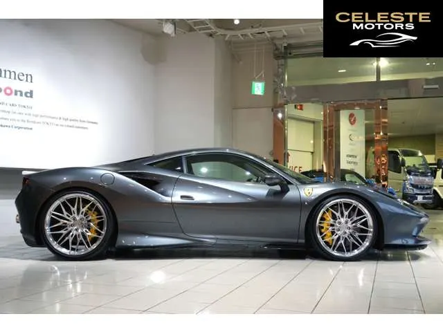 FERRARI F8 Tributo 2022 — photo 2 sur 8