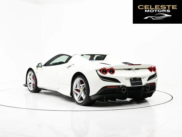 FERRARI F8 Spider 2021 — photo 6 sur 8