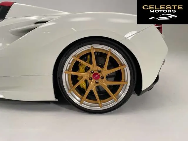 FERRARI F8 Spider 2022 — photo 2 sur 8