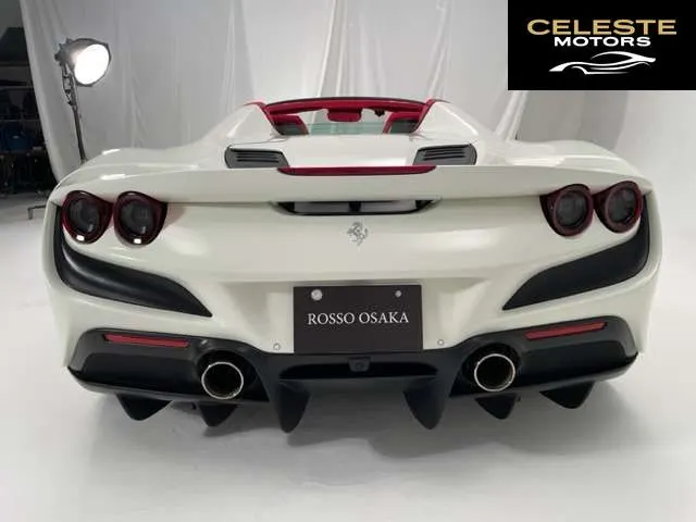 FERRARI F8 Spider 2022 — photo 6 sur 8