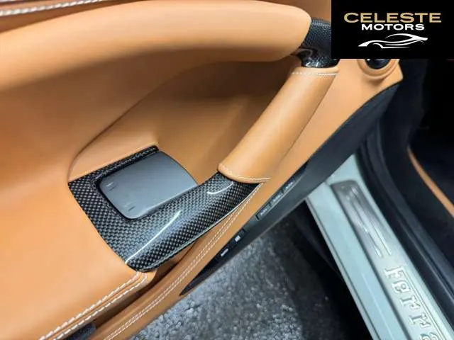 FERRARI F8 Spider 2021 — photo 5 sur 8