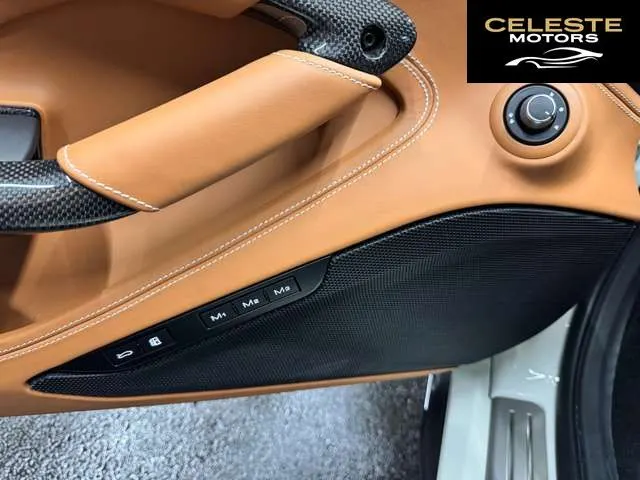 FERRARI F8 Spider 2021 — photo 6 sur 8