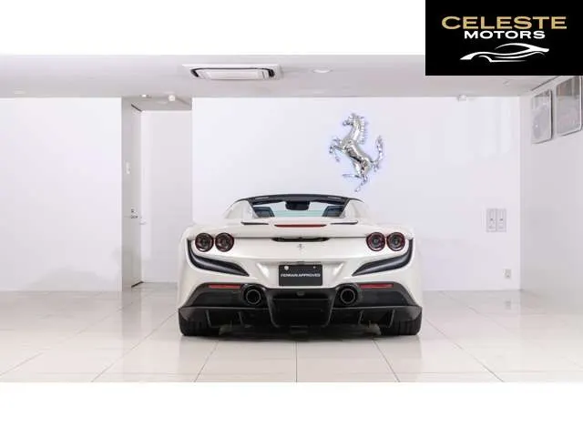 FERRARI F8 Spider 2022 — photo 1 sur 8