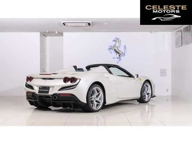 FERRARI F8 Spider 2022 — photo 2 sur 8