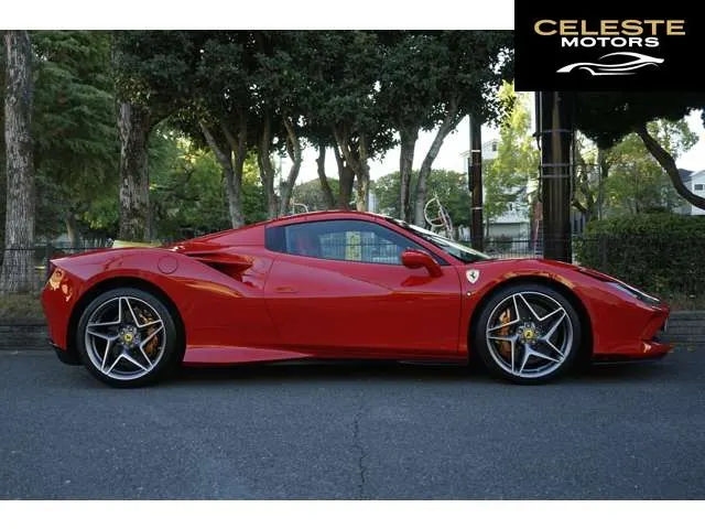 FERRARI F8 Spider 2022 — photo 5 sur 8