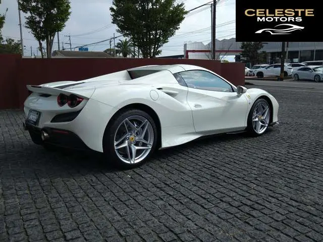 FERRARI F8 Spider 2022 — photo 1 sur 8